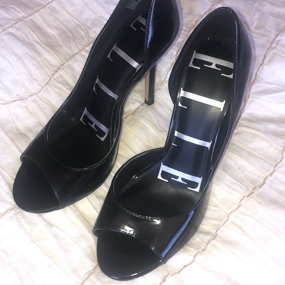 ELLE  Black patent vynil open toe pumps sz. 7.5